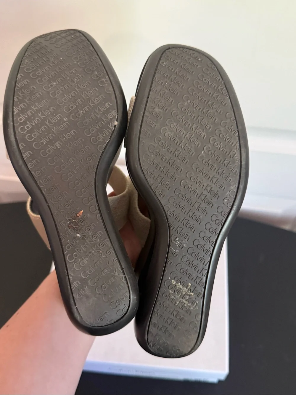 Calvin Klein Women's Yanz Wedge Sandals Size 7M